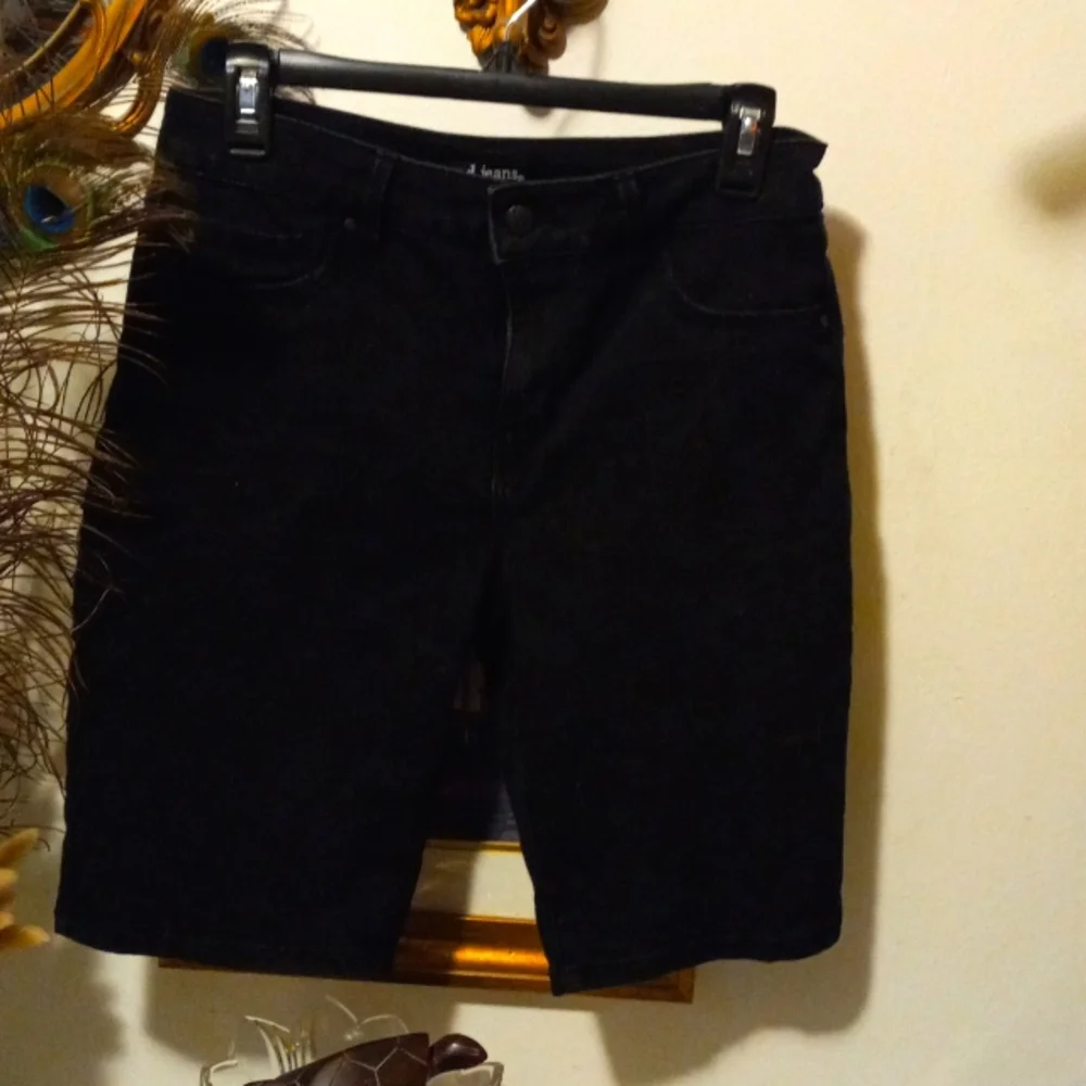 Shorts - Picture 1 of 4